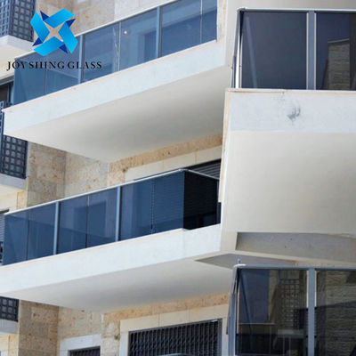 Özel 13.14mm Euro Gri Tempered Laminated Glass Balkonu
