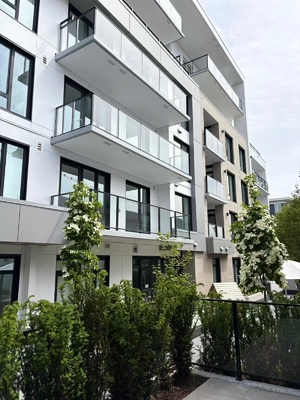 Çitli Cam Havuz Çitli Duş Kapısı Balustrası Bölme Eğri Sgp Laminasyonlu Kurşuna dayanıklı Enameled Renkli Şablonlu Cam